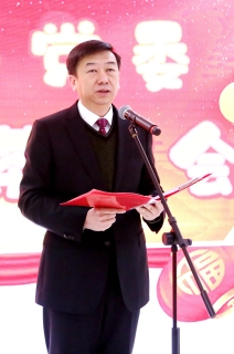 集团公司党委书记、董事长、总司理孙成坤向全体机关干部致辞，，，，，祝愿机关全体干部及眷属