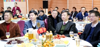 集团公司向导与全体机关干部共聚一堂，，，，，畅叙2019，，，，，共话优美2020。。。。。。。02